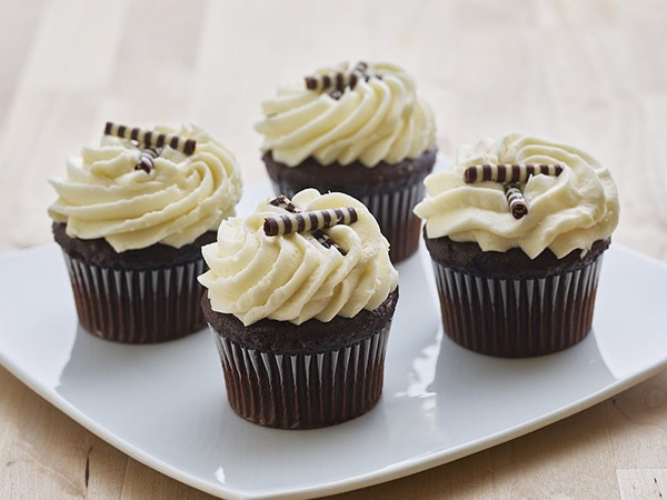 3oz Black And White Cupcake